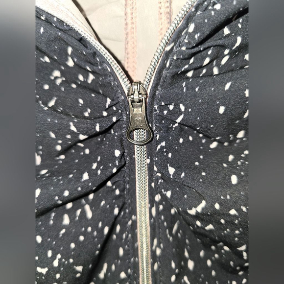 Lululemon Go The Distance Lightweight Vest, Size 6. - Picture 3 of 10